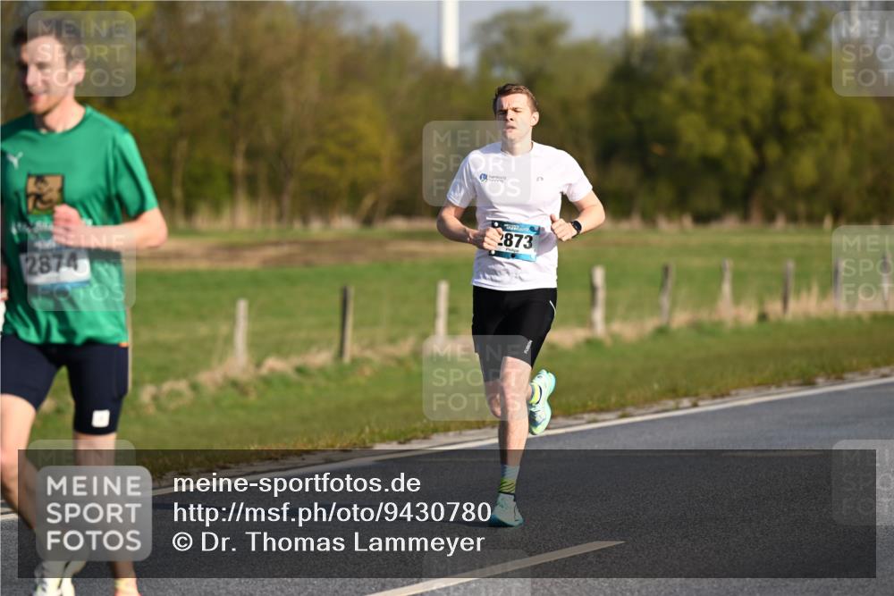 12.04.2026 - 45. Internationalen Wilhelmsburger Insellauf Dr. Thomas Lammeyer http://msf.ph/oto/9430780 12.04.2026 09:08:38 Laufen 2874, 2, 2873 meine-sportfotos.de