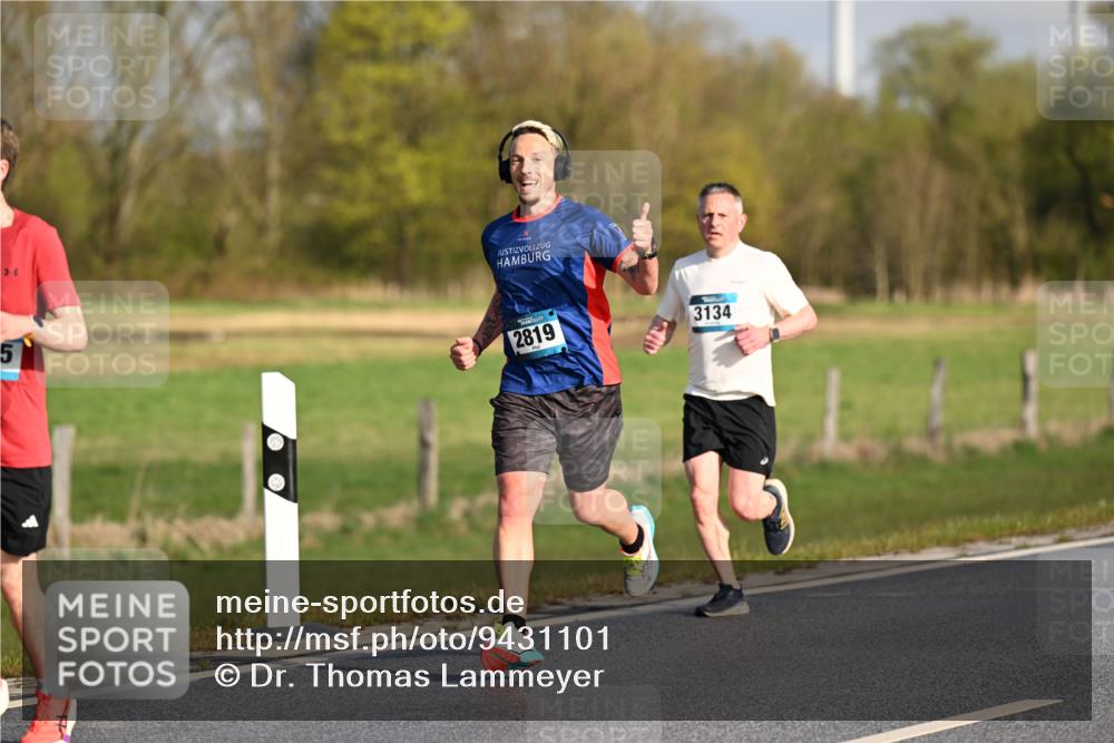 12.04.2026 - 45. Internationalen Wilhelmsburger Insellauf Dr. Thomas Lammeyer http://msf.ph/oto/9431101 12.04.2026 09:10:26 Laufen 2819, 3134 meine-sportfotos.de