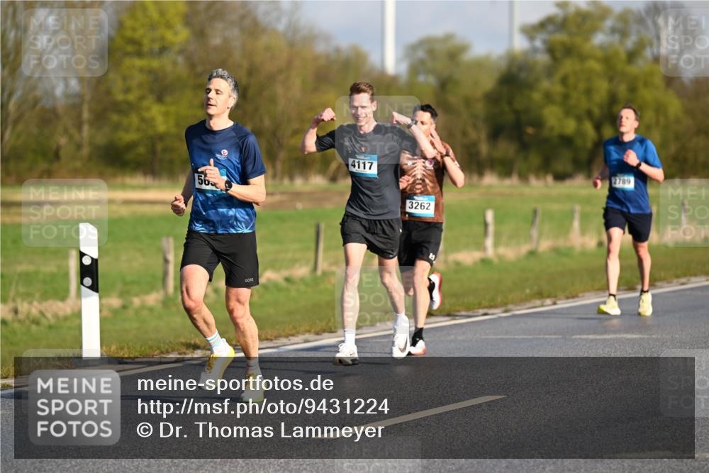 12.04.2026 - 45. Internationalen Wilhelmsburger Insellauf Dr. Thomas Lammeyer http://msf.ph/oto/9431224 12.04.2026 09:10:53 Laufen 56, 4117, 3262, 2789 meine-sportfotos.de