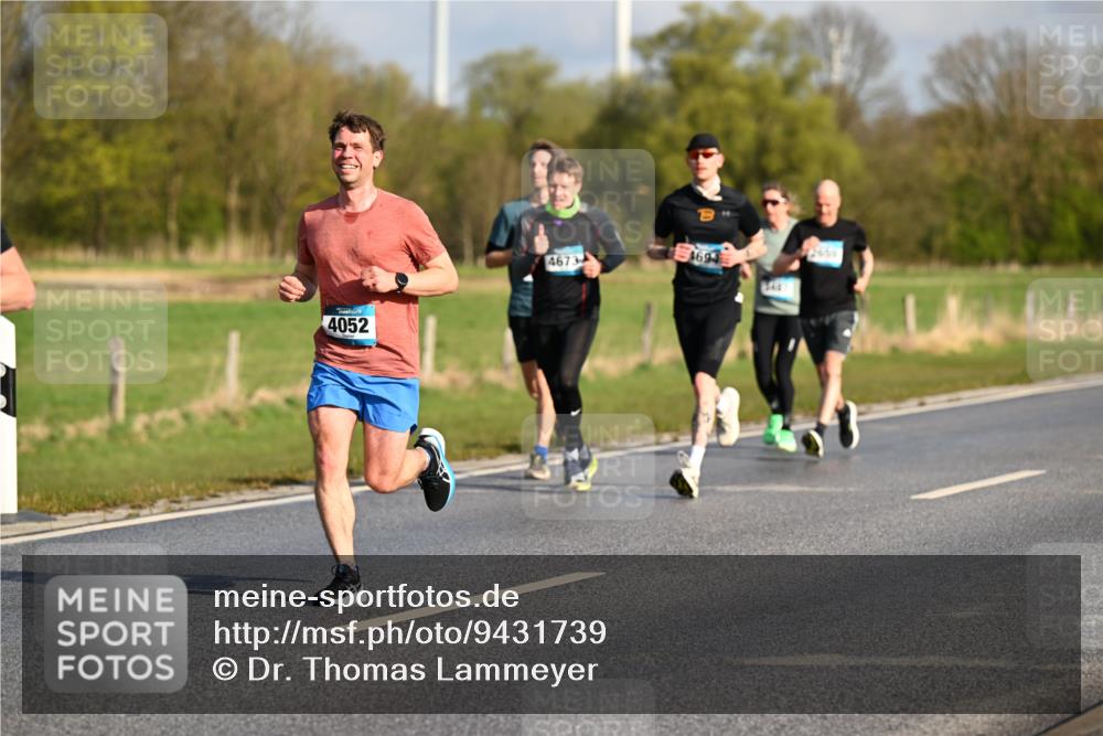 12.04.2026 - 45. Internationalen Wilhelmsburger Insellauf Dr. Thomas Lammeyer http://msf.ph/oto/9431739 12.04.2026 09:12:44 Laufen 4052, 4673, 4694 meine-sportfotos.de