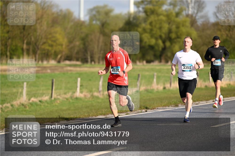 12.04.2026 - 45. Internationalen Wilhelmsburger Insellauf Dr. Thomas Lammeyer http://msf.ph/oto/9431779 12.04.2026 09:12:52 Laufen 3351, 4528, 3561 meine-sportfotos.de