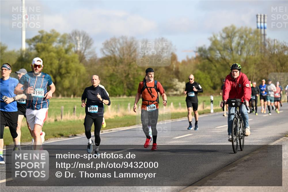 12.04.2026 - 45. Internationalen Wilhelmsburger Insellauf Dr. Thomas Lammeyer http://msf.ph/oto/9432000 12.04.2026 09:13:36 Laufen 876, 4190, 3585, 3958 meine-sportfotos.de
