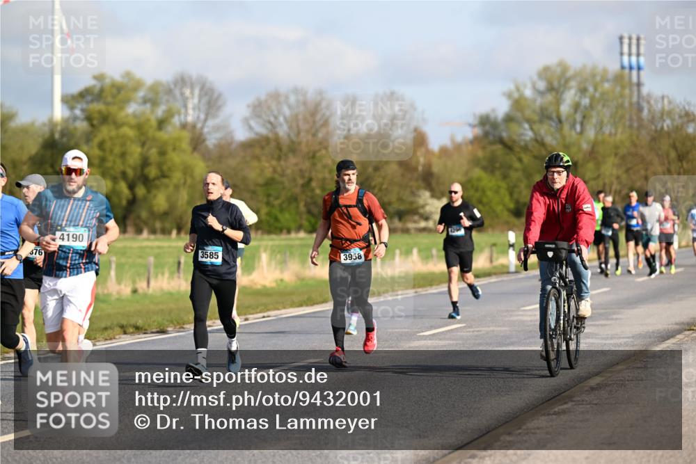 12.04.2026 - 45. Internationalen Wilhelmsburger Insellauf Dr. Thomas Lammeyer http://msf.ph/oto/9432001 12.04.2026 09:13:37 Laufen 676, 4190, 3585, 3958 meine-sportfotos.de