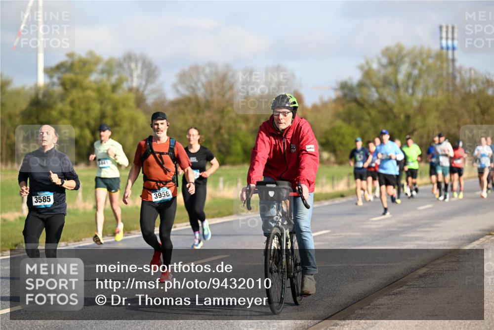 12.04.2026 - 45. Internationalen Wilhelmsburger Insellauf Dr. Thomas Lammeyer http://msf.ph/oto/9432010 12.04.2026 09:13:38 Laufen 3585, 3641, 3958 meine-sportfotos.de