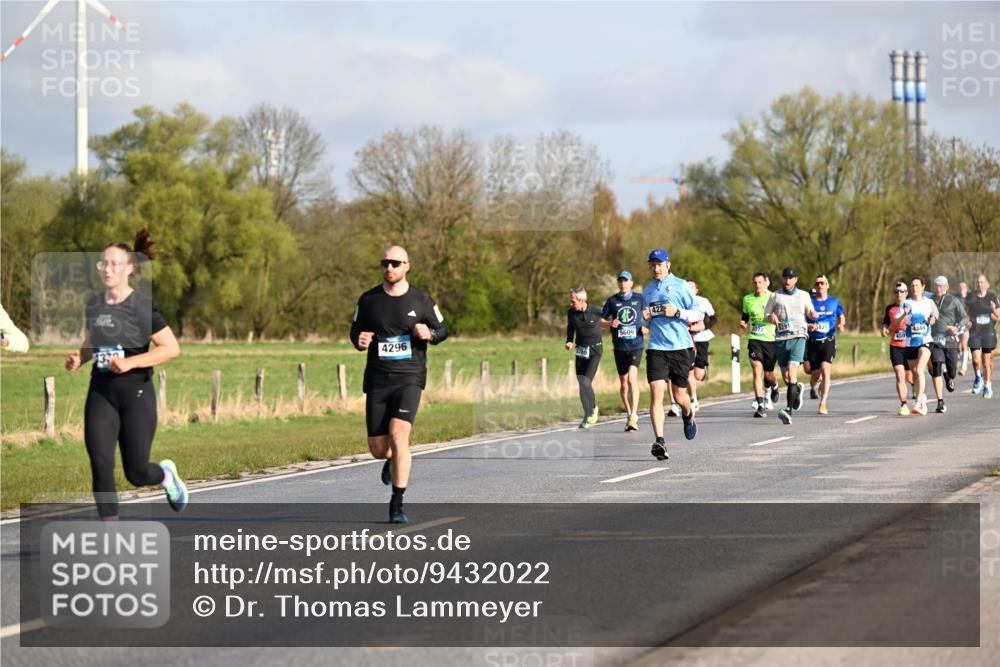 12.04.2026 - 45. Internationalen Wilhelmsburger Insellauf Dr. Thomas Lammeyer http://msf.ph/oto/9432022 12.04.2026 09:13:40 Laufen 422, 4296, 5609, 5291, 821 meine-sportfotos.de
