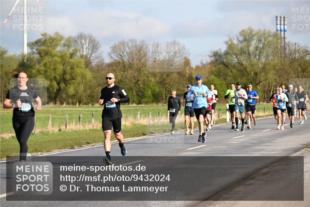 12.04.2026 - 45. Internationalen Wilhelmsburger Insellauf Dr. Thomas Lammeyer http://msf.ph/oto/9432024 12.04.2026 09:13:40 Laufen 4378, 4296, 2780, 5609, 4225, 5821, 4340 meine-sportfotos.de