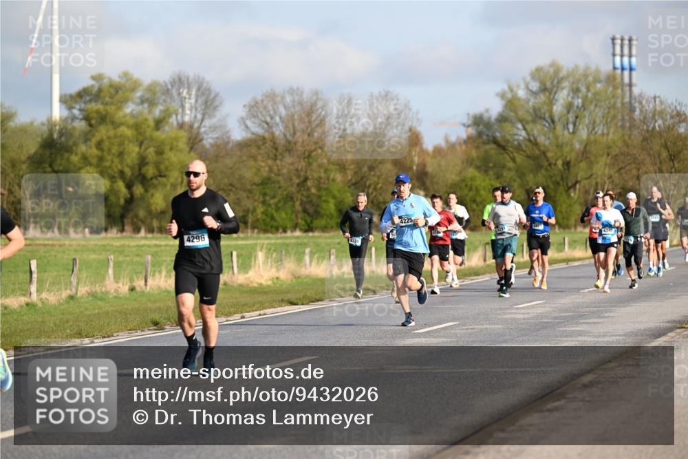 12.04.2026 - 45. Internationalen Wilhelmsburger Insellauf Dr. Thomas Lammeyer http://msf.ph/oto/9432026 12.04.2026 09:13:41 Laufen 4296, 5291, 5821, 4340 meine-sportfotos.de