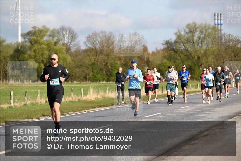 12.04.2026 - 45. Internationalen Wilhelmsburger Insellauf Dr. Thomas Lammeyer http://msf.ph/oto/9432029 12.04.2026 09:13:41 Laufen 4296, 2780, 4225, 4746, 340 meine-sportfotos.de