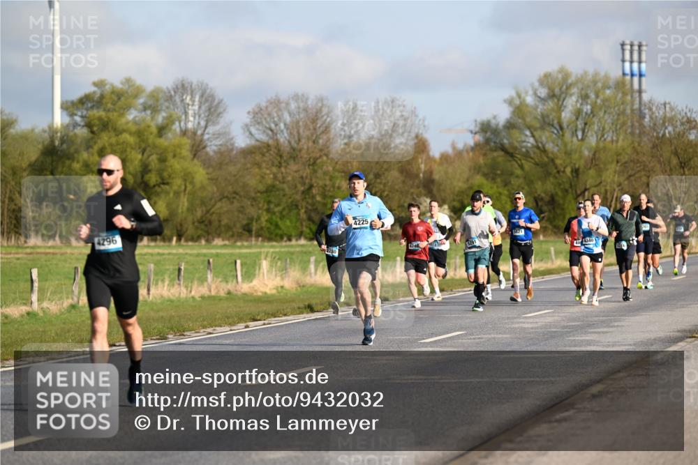 12.04.2026 - 45. Internationalen Wilhelmsburger Insellauf Dr. Thomas Lammeyer http://msf.ph/oto/9432032 12.04.2026 09:13:41 Laufen 4296, 4225, 4748, 5291, 5821, 48, 4340 meine-sportfotos.de