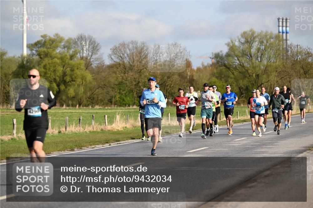 12.04.2026 - 45. Internationalen Wilhelmsburger Insellauf Dr. Thomas Lammeyer http://msf.ph/oto/9432034 12.04.2026 09:13:42 Laufen 4290, 4225, 511, 5821, 4748, 480, 4340, 5316 meine-sportfotos.de