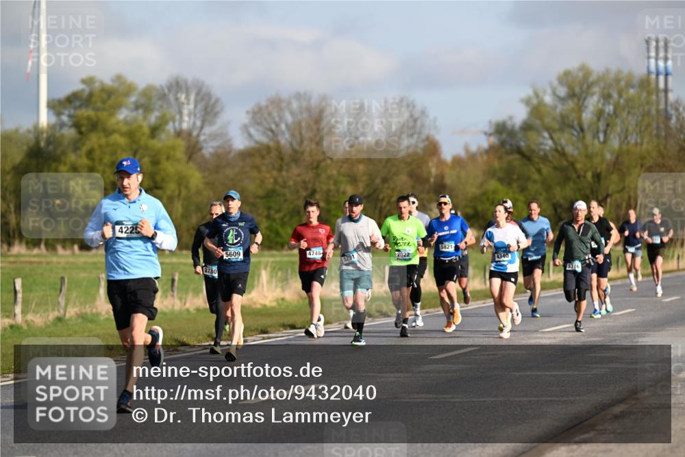 12.04.2026 - 45. Internationalen Wilhelmsburger Insellauf Dr. Thomas Lammeyer http://msf.ph/oto/9432040 12.04.2026 09:13:44 Laufen 4225, 2780, 361, 5609, 4748, 5291, 22, 5821, 2022, 4340, 5316 meine-sportfotos.de