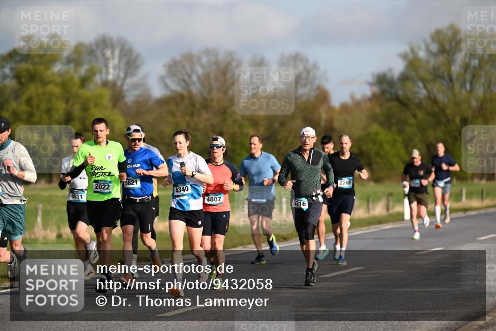 12.04.2026 - 45. Internationalen Wilhelmsburger Insellauf Dr. Thomas Lammeyer http://msf.ph/oto/9432058 12.04.2026 09:13:47 Laufen 5821, 2022, 4340, 4511, 4807, 5316, 2265 meine-sportfotos.de