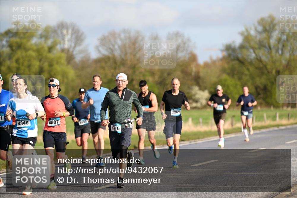 12.04.2026 - 45. Internationalen Wilhelmsburger Insellauf Dr. Thomas Lammeyer http://msf.ph/oto/9432067 12.04.2026 09:13:49 Laufen 1, 4340, 4807, 4945, 5316, 2265 meine-sportfotos.de