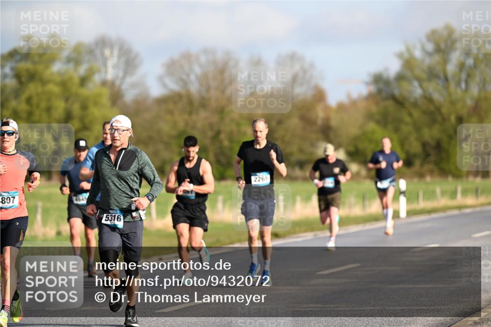 12.04.2026 - 45. Internationalen Wilhelmsburger Insellauf Dr. Thomas Lammeyer http://msf.ph/oto/9432072 12.04.2026 09:13:49 Laufen 807, 4545, 5316, 2265 meine-sportfotos.de