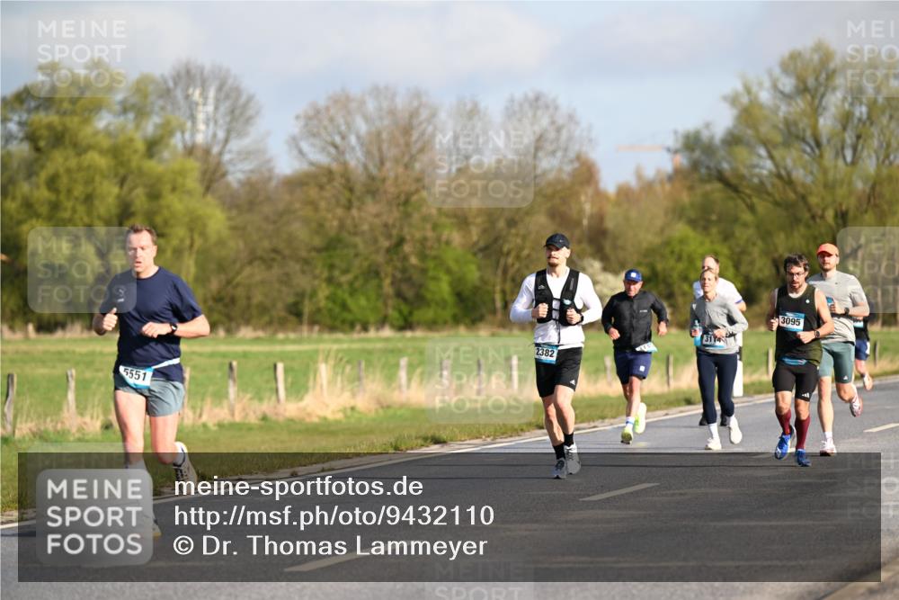 12.04.2026 - 45. Internationalen Wilhelmsburger Insellauf Dr. Thomas Lammeyer http://msf.ph/oto/9432110 12.04.2026 09:13:56 Laufen 5551, 2382, 3114, 3095 meine-sportfotos.de