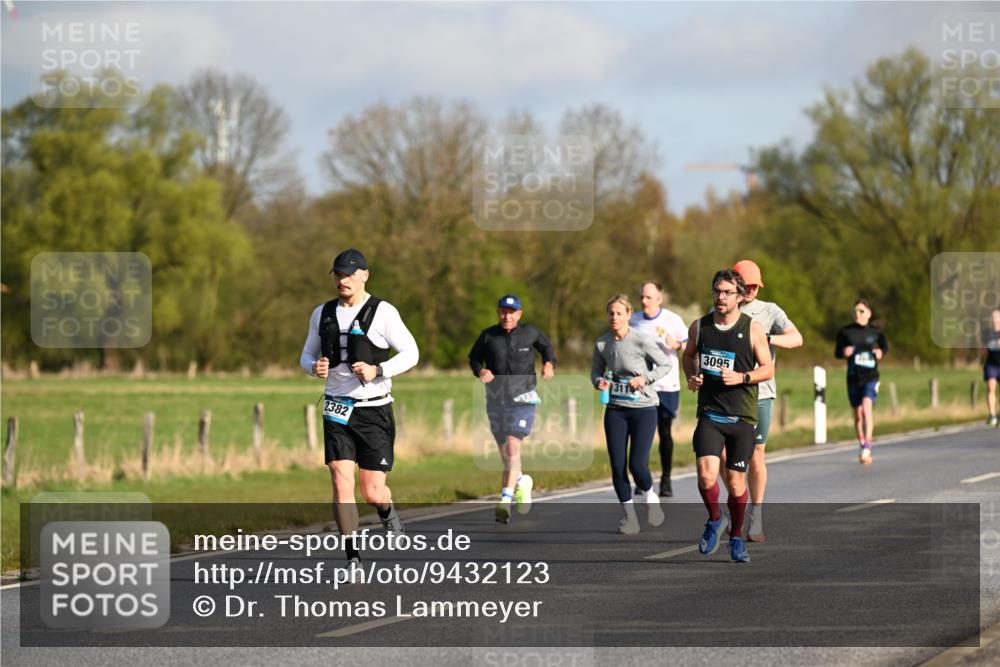 12.04.2026 - 45. Internationalen Wilhelmsburger Insellauf Dr. Thomas Lammeyer http://msf.ph/oto/9432123 12.04.2026 09:13:58 Laufen 2382, 3114, 3095 meine-sportfotos.de