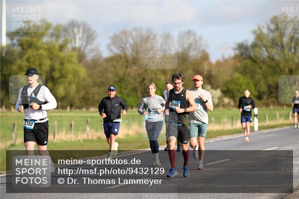 12.04.2026 - 45. Internationalen Wilhelmsburger Insellauf Dr. Thomas Lammeyer http://msf.ph/oto/9432129 12.04.2026 09:13:59 Laufen 2382, 13114, 3095 meine-sportfotos.de