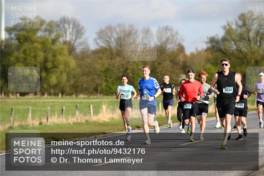12.04.2026 - 45. Internationalen Wilhelmsburger Insellauf Dr. Thomas Lammeyer http://msf.ph/oto/9432176 12.04.2026 09:14:08 Laufen 5742, 3133, 3081, 2317, 3634, 4766, 4749 meine-sportfotos.de