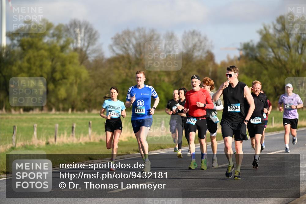12.04.2026 - 45. Internationalen Wilhelmsburger Insellauf Dr. Thomas Lammeyer http://msf.ph/oto/9432181 12.04.2026 09:14:08 Laufen 5742, 3133, 2317, 3634, 4766, 474 meine-sportfotos.de