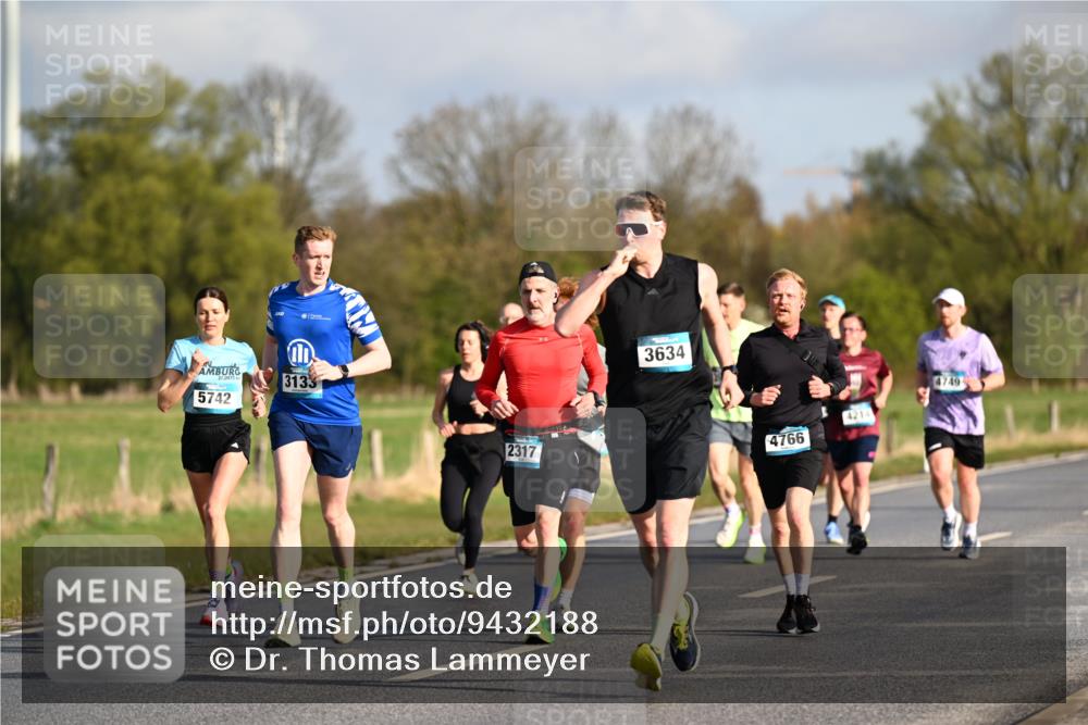12.04.2026 - 45. Internationalen Wilhelmsburger Insellauf Dr. Thomas Lammeyer http://msf.ph/oto/9432188 12.04.2026 09:14:10 Laufen 21, 0975, 5742, 3133, 2317, 3634, 4766, 4214, 4749 meine-sportfotos.de