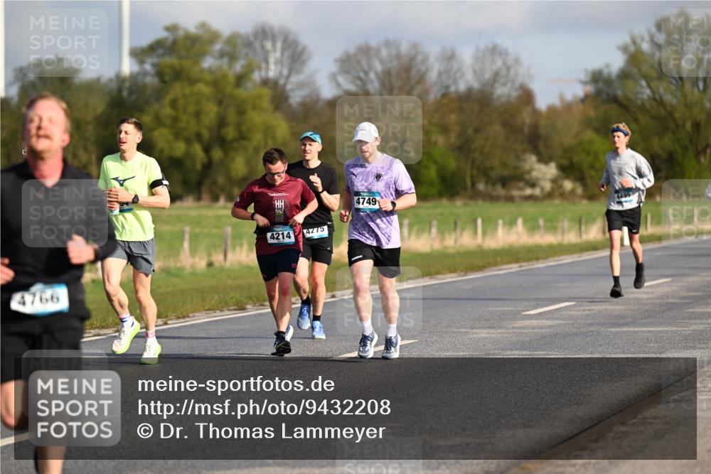 12.04.2026 - 45. Internationalen Wilhelmsburger Insellauf Dr. Thomas Lammeyer http://msf.ph/oto/9432208 12.04.2026 09:14:14 Laufen 4766, 4214, 4275, 4749, 4495 meine-sportfotos.de