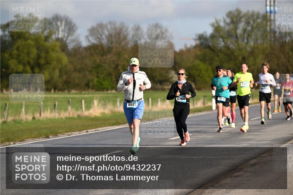 12.04.2026 - 45. Internationalen Wilhelmsburger Insellauf Dr. Thomas Lammeyer http://msf.ph/oto/9432237 12.04.2026 09:14:20 Laufen 2284, 5764, 214, 5522, 2325 meine-sportfotos.de