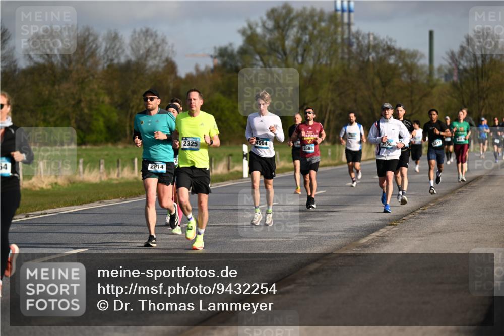 12.04.2026 - 45. Internationalen Wilhelmsburger Insellauf Dr. Thomas Lammeyer http://msf.ph/oto/9432254 12.04.2026 09:14:23 Laufen 54, 2814, 2325, 4904, 5585, 3558, 5812 meine-sportfotos.de