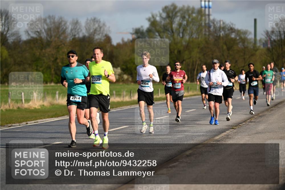 12.04.2026 - 45. Internationalen Wilhelmsburger Insellauf Dr. Thomas Lammeyer http://msf.ph/oto/9432258 12.04.2026 09:14:24 Laufen 2814, 2325, 4904, 1804, 5585, 3558, 92, 5812, 6467 meine-sportfotos.de