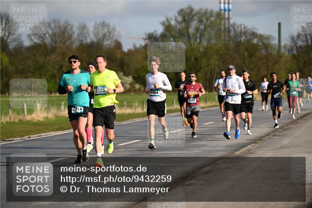 12.04.2026 - 45. Internationalen Wilhelmsburger Insellauf Dr. Thomas Lammeyer http://msf.ph/oto/9432259 12.04.2026 09:14:24 Laufen 2325, 4904, 2, 5585, 2814, 3550, 5492, 5812 meine-sportfotos.de