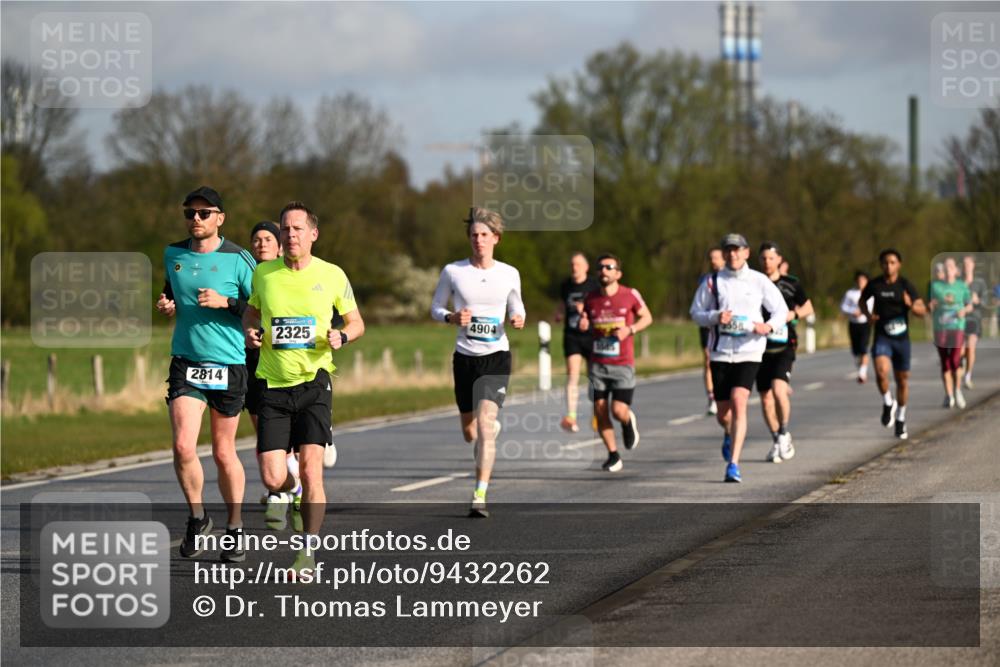 12.04.2026 - 45. Internationalen Wilhelmsburger Insellauf Dr. Thomas Lammeyer http://msf.ph/oto/9432262 12.04.2026 09:14:24 Laufen 2814, 2325, 4904 meine-sportfotos.de