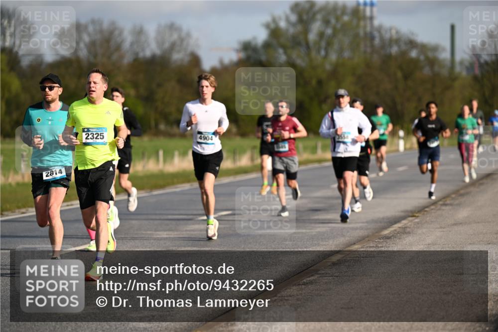 12.04.2026 - 45. Internationalen Wilhelmsburger Insellauf Dr. Thomas Lammeyer http://msf.ph/oto/9432265 12.04.2026 09:14:25 Laufen 2814, 2325, 4904 meine-sportfotos.de