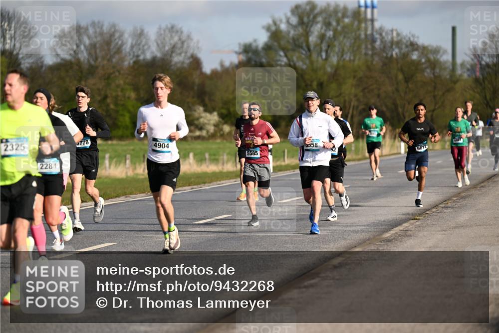12.04.2026 - 45. Internationalen Wilhelmsburger Insellauf Dr. Thomas Lammeyer http://msf.ph/oto/9432268 12.04.2026 09:14:26 Laufen 2325, 2284, 5778, 4904, 5585, 1961, 09, 5558, 5812 meine-sportfotos.de