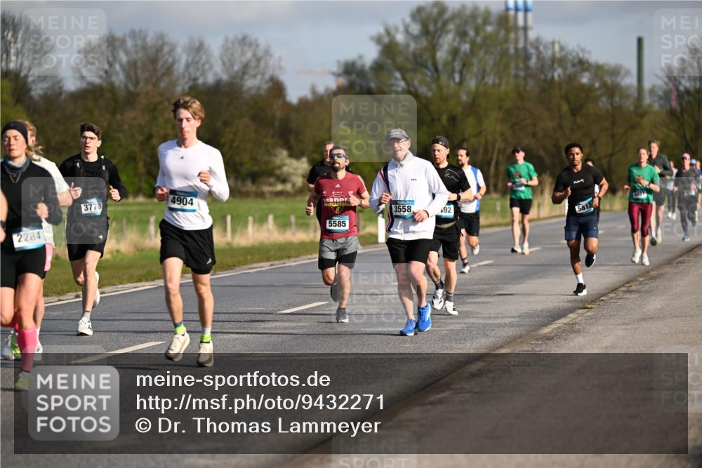 12.04.2026 - 45. Internationalen Wilhelmsburger Insellauf Dr. Thomas Lammeyer http://msf.ph/oto/9432271 12.04.2026 09:14:26 Laufen 3773, 4904, 2284, 5585, 3558, 92, 5812 meine-sportfotos.de