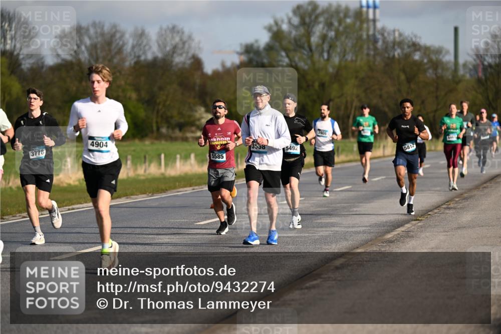 12.04.2026 - 45. Internationalen Wilhelmsburger Insellauf Dr. Thomas Lammeyer http://msf.ph/oto/9432274 12.04.2026 09:14:26 Laufen 4904, 3778, 3558, 5492, 5585, 3905, 1761709, 5812, 4467 meine-sportfotos.de