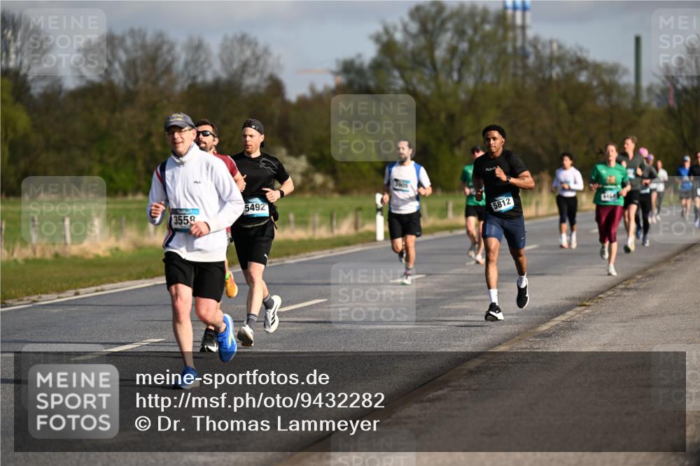 12.04.2026 - 45. Internationalen Wilhelmsburger Insellauf Dr. Thomas Lammeyer http://msf.ph/oto/9432282 12.04.2026 09:14:28 Laufen 3558, 5492, 5812 meine-sportfotos.de