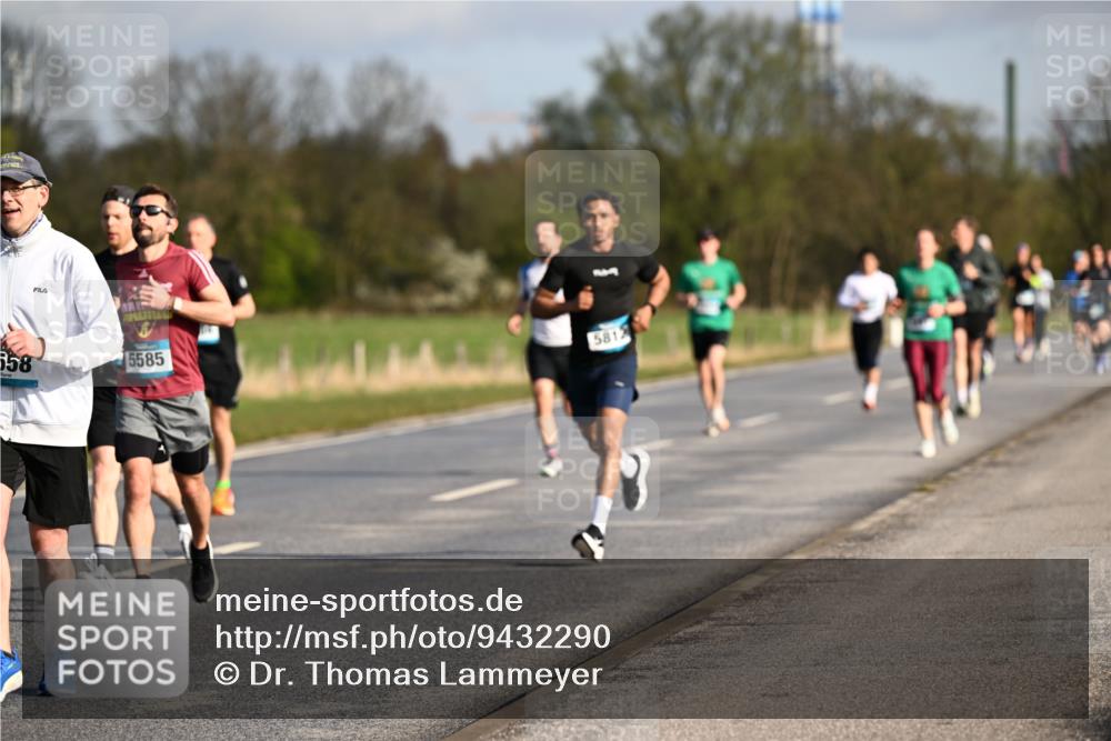 12.04.2026 - 45. Internationalen Wilhelmsburger Insellauf Dr. Thomas Lammeyer http://msf.ph/oto/9432290 12.04.2026 09:14:29 Laufen 658, 5585, 5812 meine-sportfotos.de