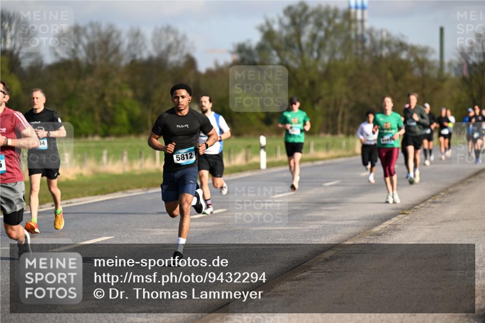 12.04.2026 - 45. Internationalen Wilhelmsburger Insellauf Dr. Thomas Lammeyer http://msf.ph/oto/9432294 12.04.2026 09:14:30 Laufen 04, 1, 17, 09, 5812 meine-sportfotos.de
