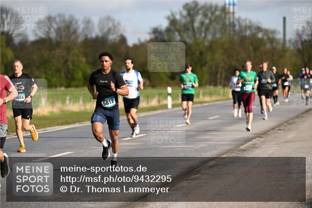 12.04.2026 - 45. Internationalen Wilhelmsburger Insellauf Dr. Thomas Lammeyer http://msf.ph/oto/9432295 12.04.2026 09:14:30 Laufen 804, 1977009, 5812 meine-sportfotos.de