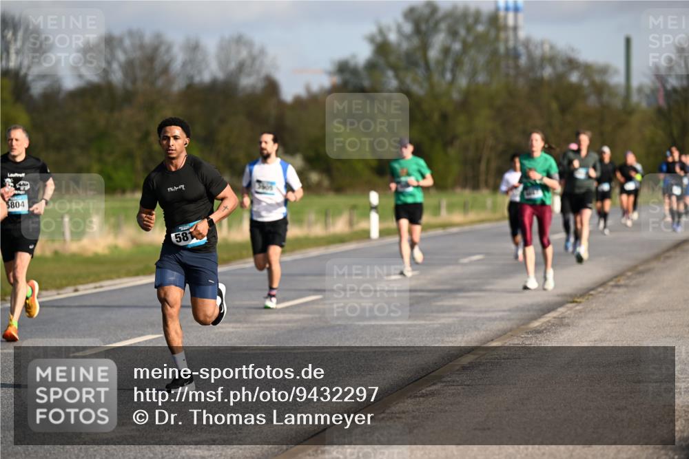 12.04.2026 - 45. Internationalen Wilhelmsburger Insellauf Dr. Thomas Lammeyer http://msf.ph/oto/9432297 12.04.2026 09:14:30 Laufen 5804, 1, 581 meine-sportfotos.de