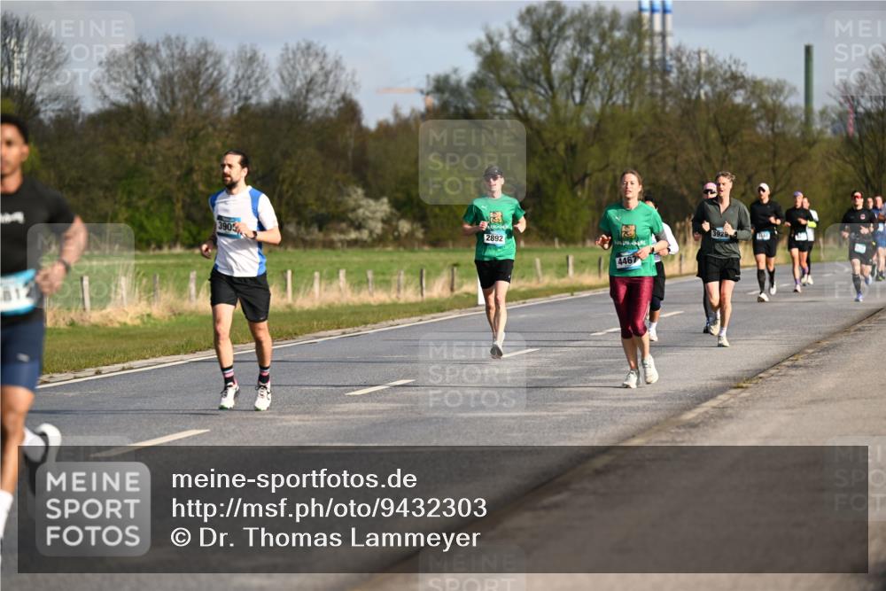 12.04.2026 - 45. Internationalen Wilhelmsburger Insellauf Dr. Thomas Lammeyer http://msf.ph/oto/9432303 12.04.2026 09:14:31 Laufen 2892, 390, 4467, 3929 meine-sportfotos.de