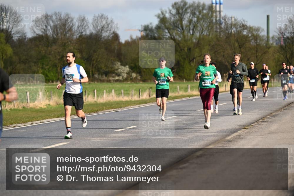 12.04.2026 - 45. Internationalen Wilhelmsburger Insellauf Dr. Thomas Lammeyer http://msf.ph/oto/9432304 12.04.2026 09:14:31 Laufen 3905, 2892, 4467, 3929 meine-sportfotos.de