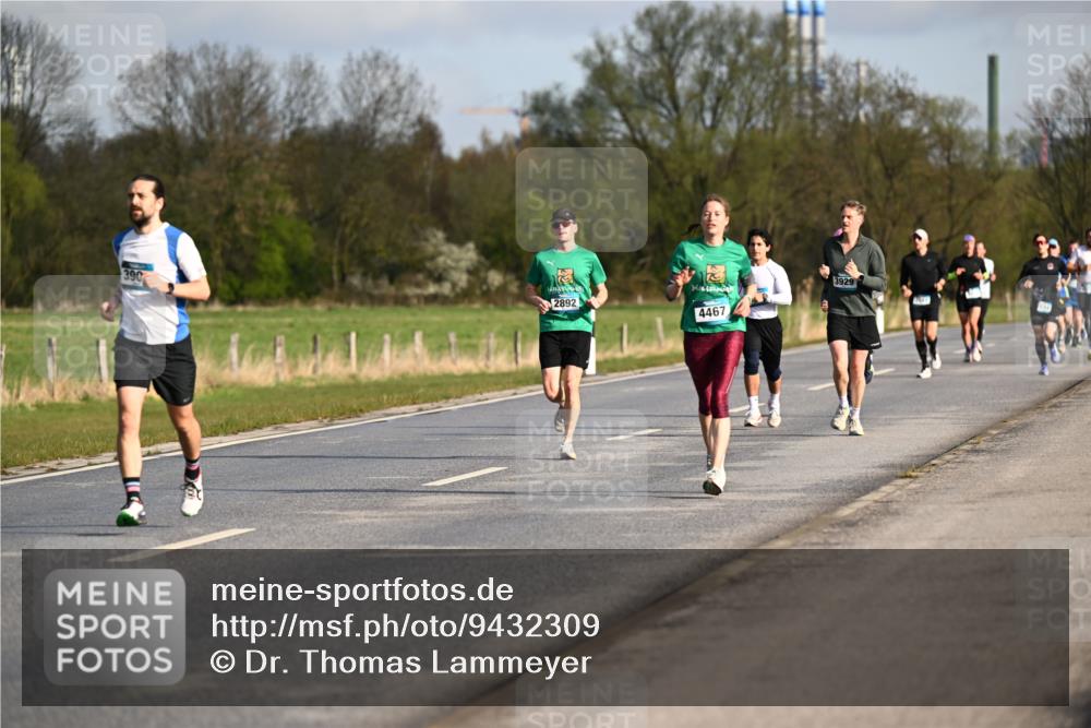 12.04.2026 - 45. Internationalen Wilhelmsburger Insellauf Dr. Thomas Lammeyer http://msf.ph/oto/9432309 12.04.2026 09:14:32 Laufen 390, 2892, 4467, 3929 meine-sportfotos.de