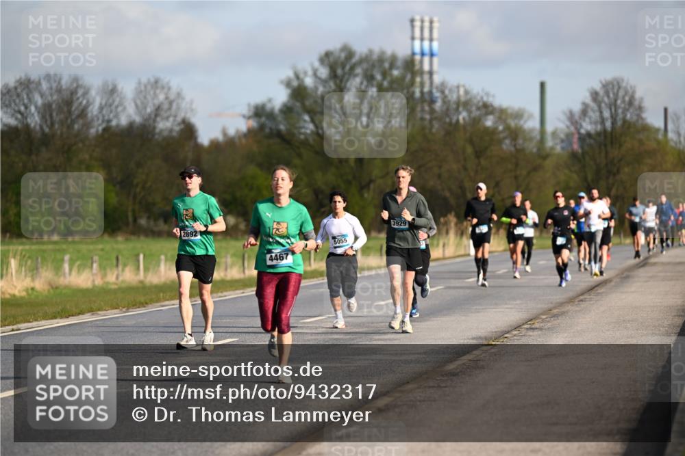 12.04.2026 - 45. Internationalen Wilhelmsburger Insellauf Dr. Thomas Lammeyer http://msf.ph/oto/9432317 12.04.2026 09:14:33 Laufen 2892, 4467, 5055, 3929 meine-sportfotos.de