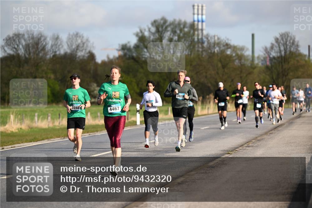 12.04.2026 - 45. Internationalen Wilhelmsburger Insellauf Dr. Thomas Lammeyer http://msf.ph/oto/9432320 12.04.2026 09:14:34 Laufen 2892, 4467, 3929 meine-sportfotos.de