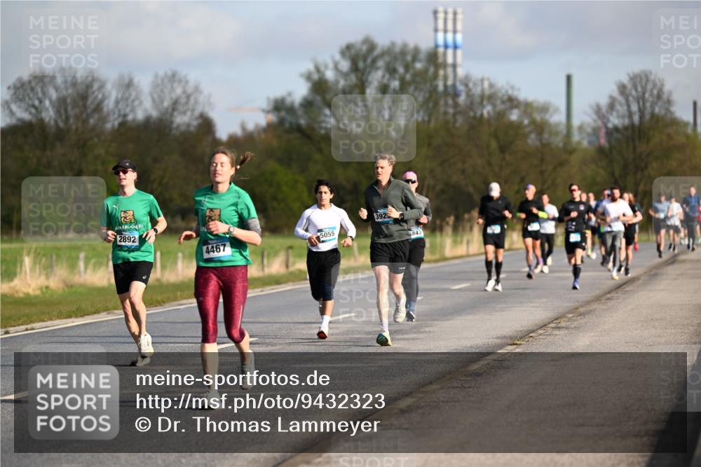 12.04.2026 - 45. Internationalen Wilhelmsburger Insellauf Dr. Thomas Lammeyer http://msf.ph/oto/9432323 12.04.2026 09:14:34 Laufen 2892, 4467, 5055, 3925, 5843 meine-sportfotos.de
