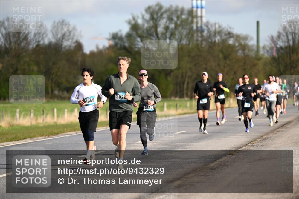 12.04.2026 - 45. Internationalen Wilhelmsburger Insellauf Dr. Thomas Lammeyer http://msf.ph/oto/9432329 12.04.2026 09:14:36 Laufen 5055, 3929, 5843, 3141 meine-sportfotos.de