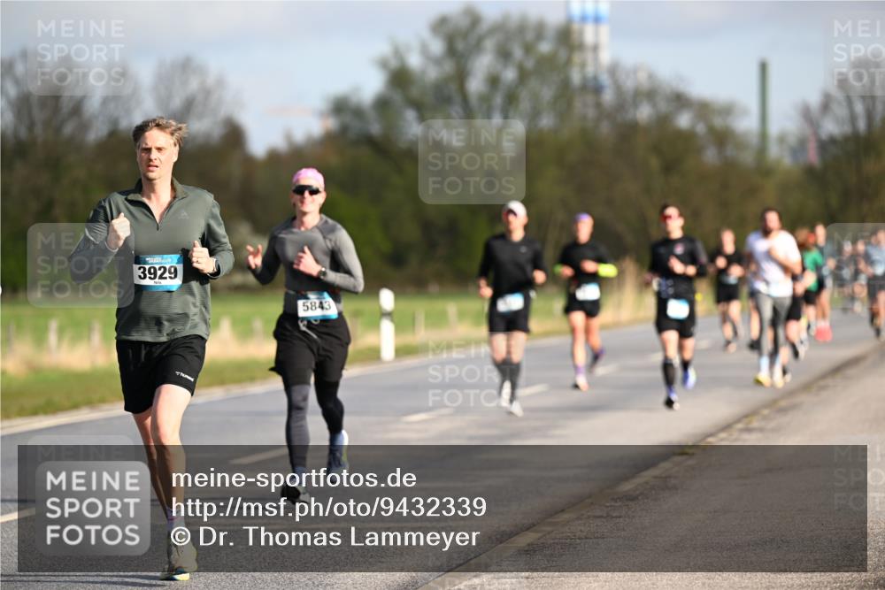 12.04.2026 - 45. Internationalen Wilhelmsburger Insellauf Dr. Thomas Lammeyer http://msf.ph/oto/9432339 12.04.2026 09:14:38 Laufen 3929, 5843 meine-sportfotos.de