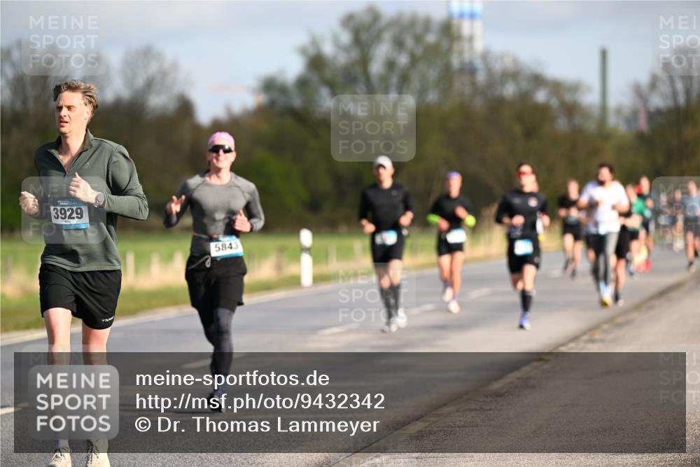 12.04.2026 - 45. Internationalen Wilhelmsburger Insellauf Dr. Thomas Lammeyer http://msf.ph/oto/9432342 12.04.2026 09:14:39 Laufen 3929, 5843 meine-sportfotos.de