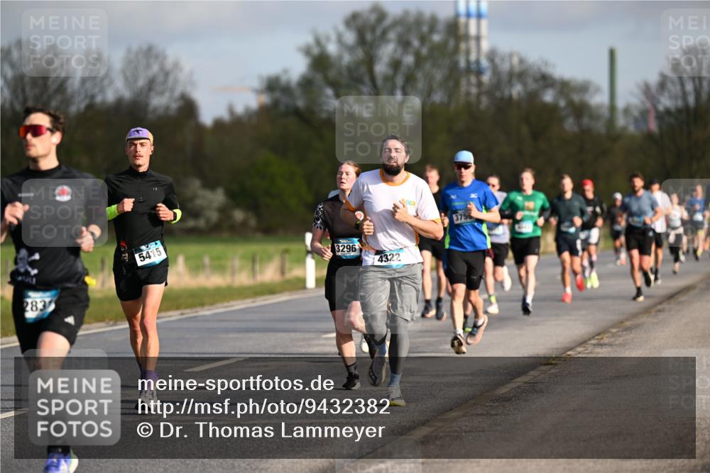 12.04.2026 - 45. Internationalen Wilhelmsburger Insellauf Dr. Thomas Lammeyer http://msf.ph/oto/9432382 12.04.2026 09:14:46 Laufen 283, 5415, 3296, 4322, 3755 meine-sportfotos.de