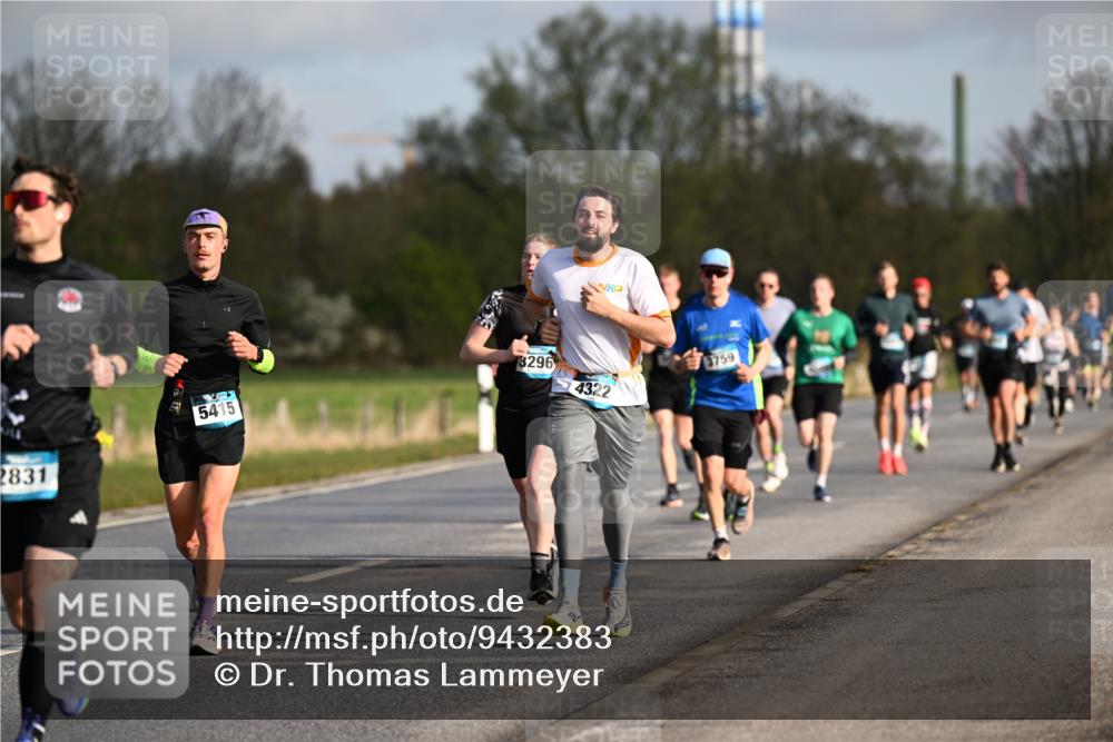 12.04.2026 - 45. Internationalen Wilhelmsburger Insellauf Dr. Thomas Lammeyer http://msf.ph/oto/9432383 12.04.2026 09:14:46 Laufen 5415, 2831, 3296, 4322, 3759 meine-sportfotos.de